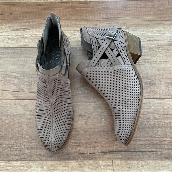 Vince Camuto Taupe Perforated Ankle Booties Women's 8.5 US - Picture 1 of 8